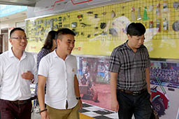 參觀萬通校園巴哈原創(chuàng)車展示區(qū)