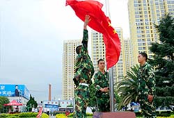 在這神圣的土地上，我們愛萬通，我們也愛祖國