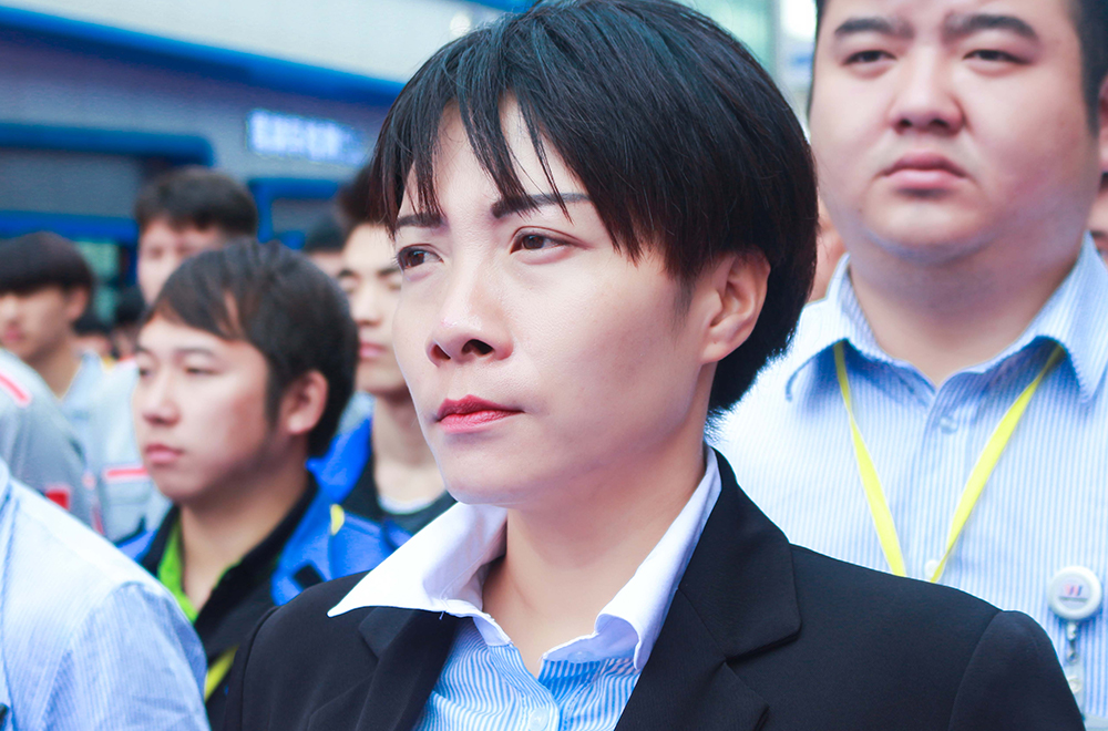學(xué)校老師精神奕奕