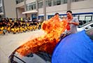 室外舉行體驗式教學，大火燒車