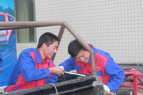 云南萬通汽修學(xué)校車輛改裝