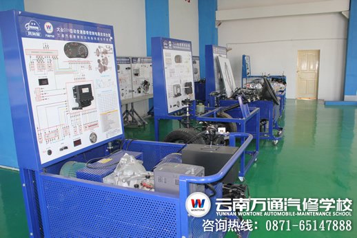 云南萬通汽修學校實訓設備-初中生學什么專業有前途？