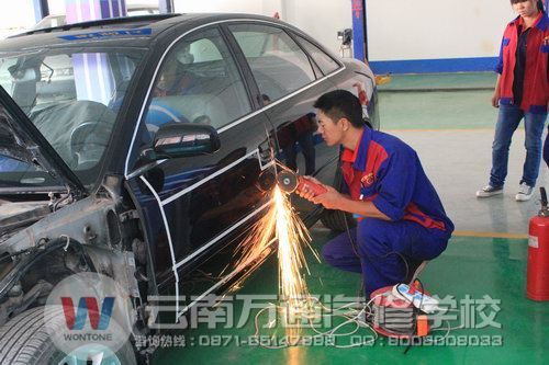 云南萬通學(xué)子 技能在手 職場不愁
