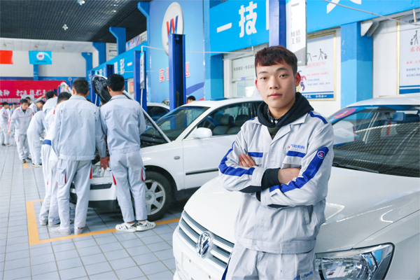 高中生學汽修，選擇云南萬通.jpg