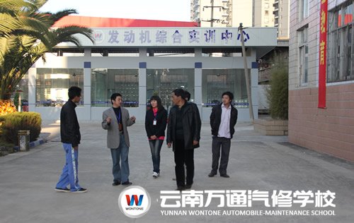 家長參觀云南萬通汽修學校（一）