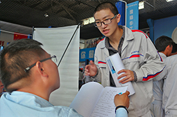我們也要積極的介紹自己，把自己最好的一面展示給企業。